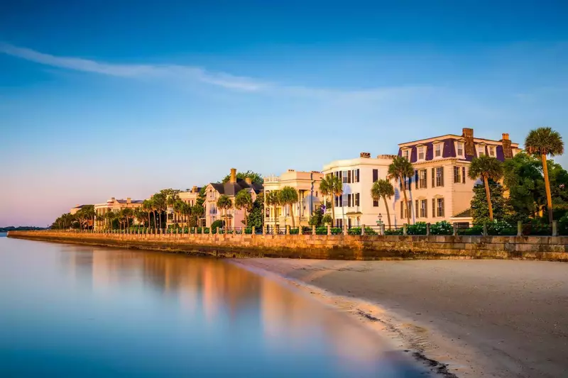 View the historic homes along the South Battery!