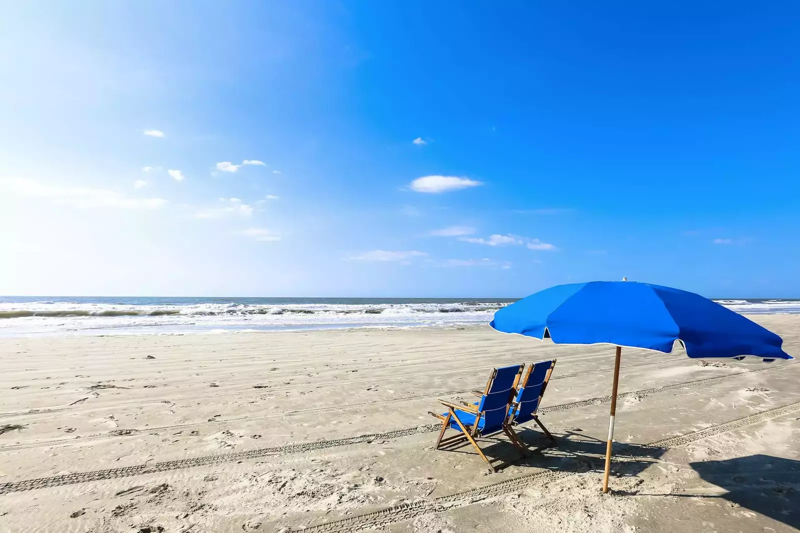 We recommend driving from the home to a parking area near the beach.