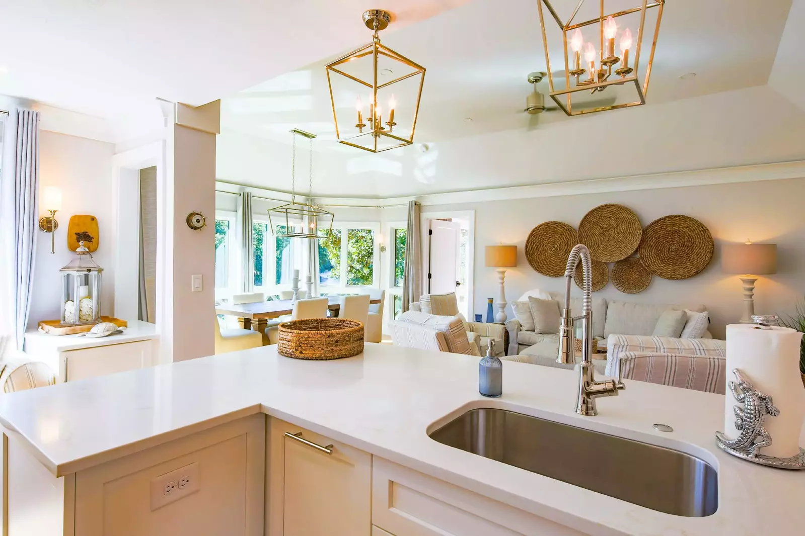 The open layout makes it easy to interact with your guests in the kitchen, living room and dining area.