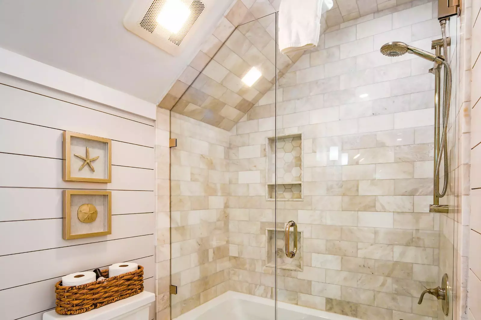 The master en suite bathroom features a tiled, shower/tub combo.