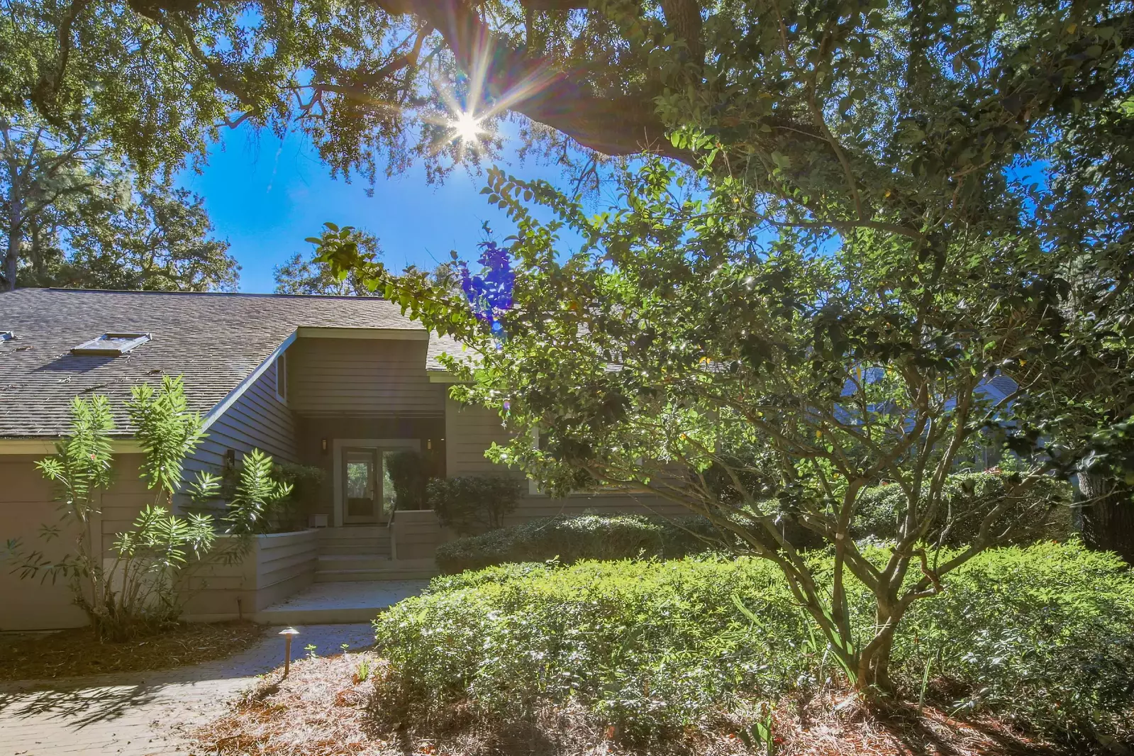 Sea Marsh Villa is conveniently located near the main gate, Cougar Point Clubhouse and Freshfields Village.