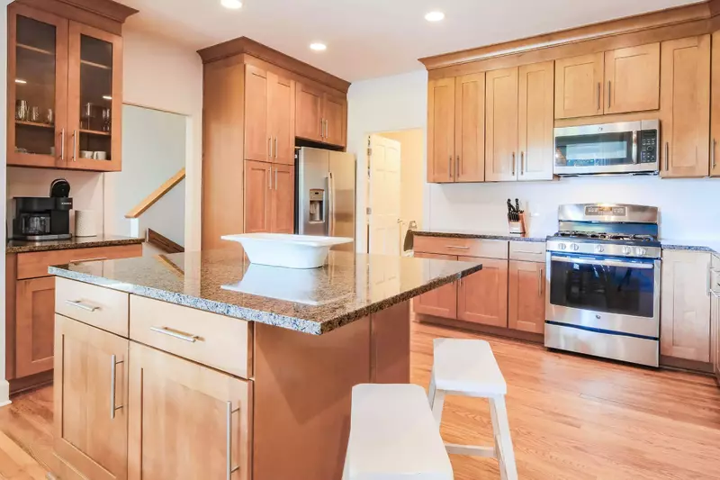 There is plenty in this spacious kitchen to prepare and enjoy your family's meals.