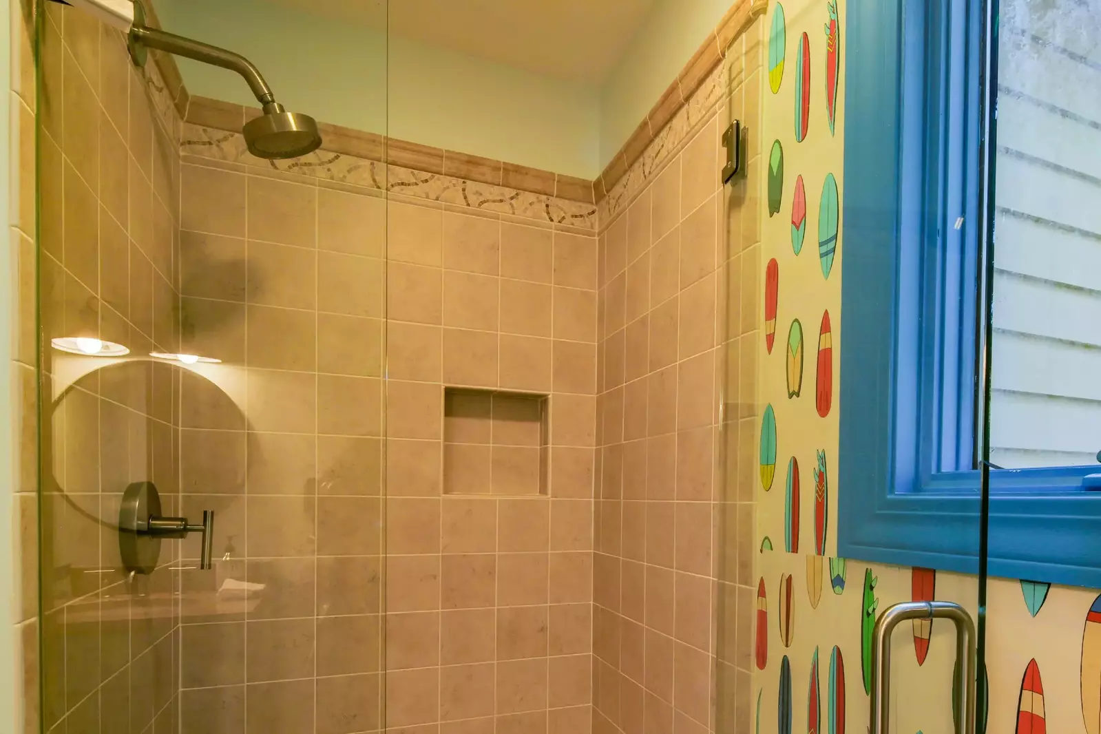 This en suite bathroom also has a tiled, walk-in shower.
