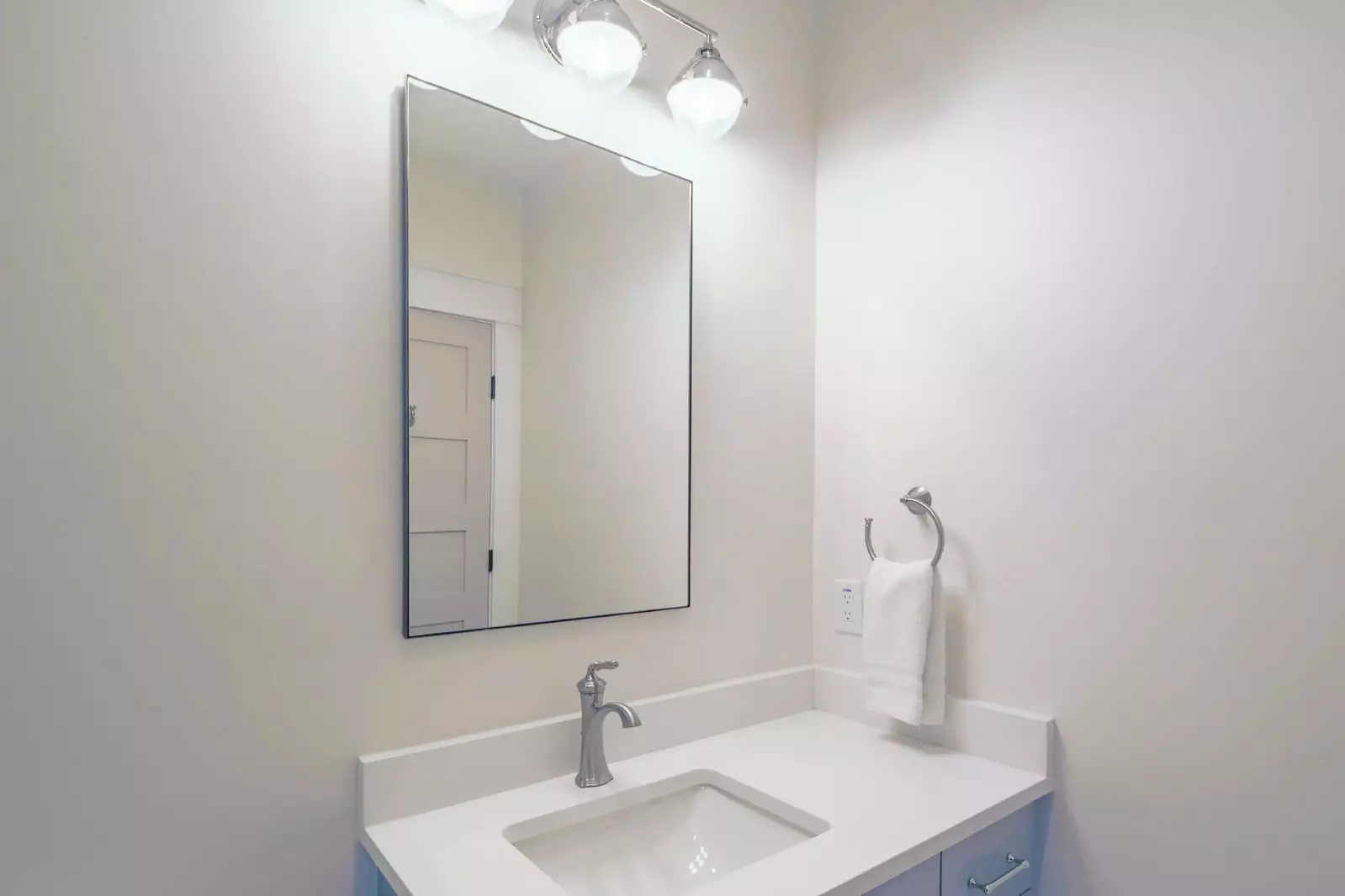 The en suite bathroom in the bunk bedroom features a vanity.