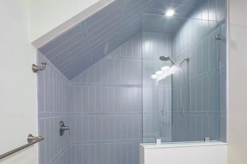 This en suite bathroom also has a beautifully tiled, walk-in shower.