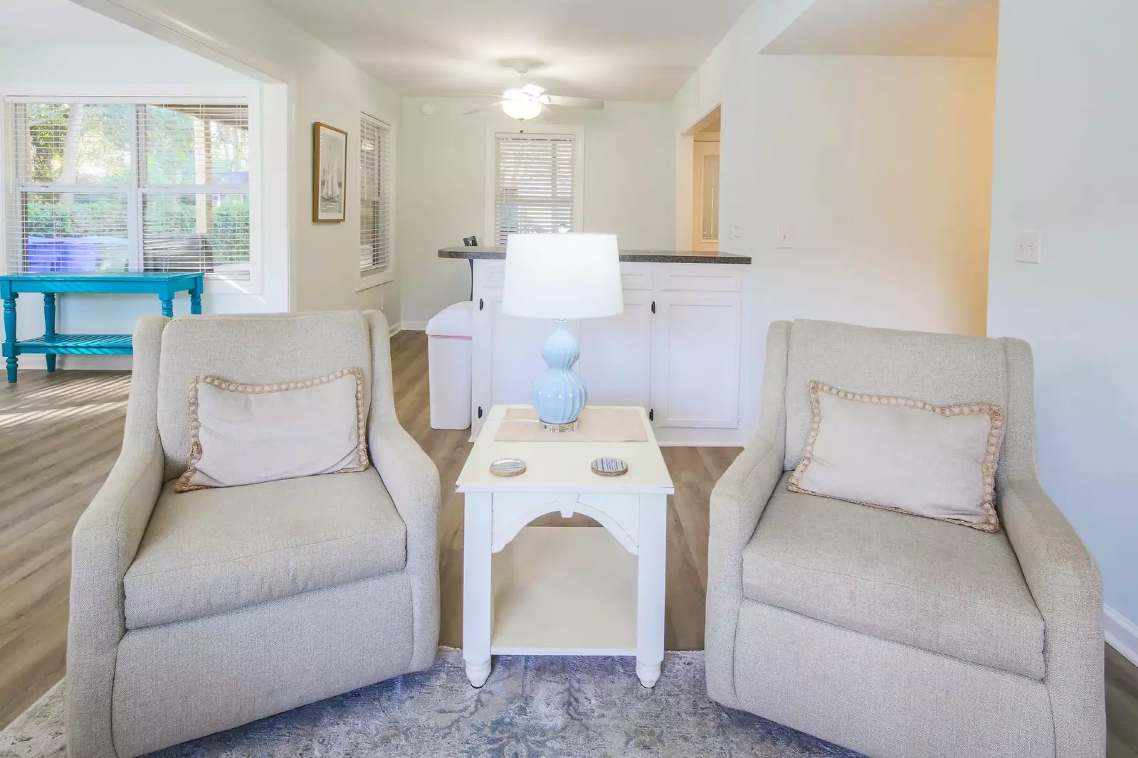 The kirchen is just beyond the countertop and the hallway to the right leads to the bedrooms.