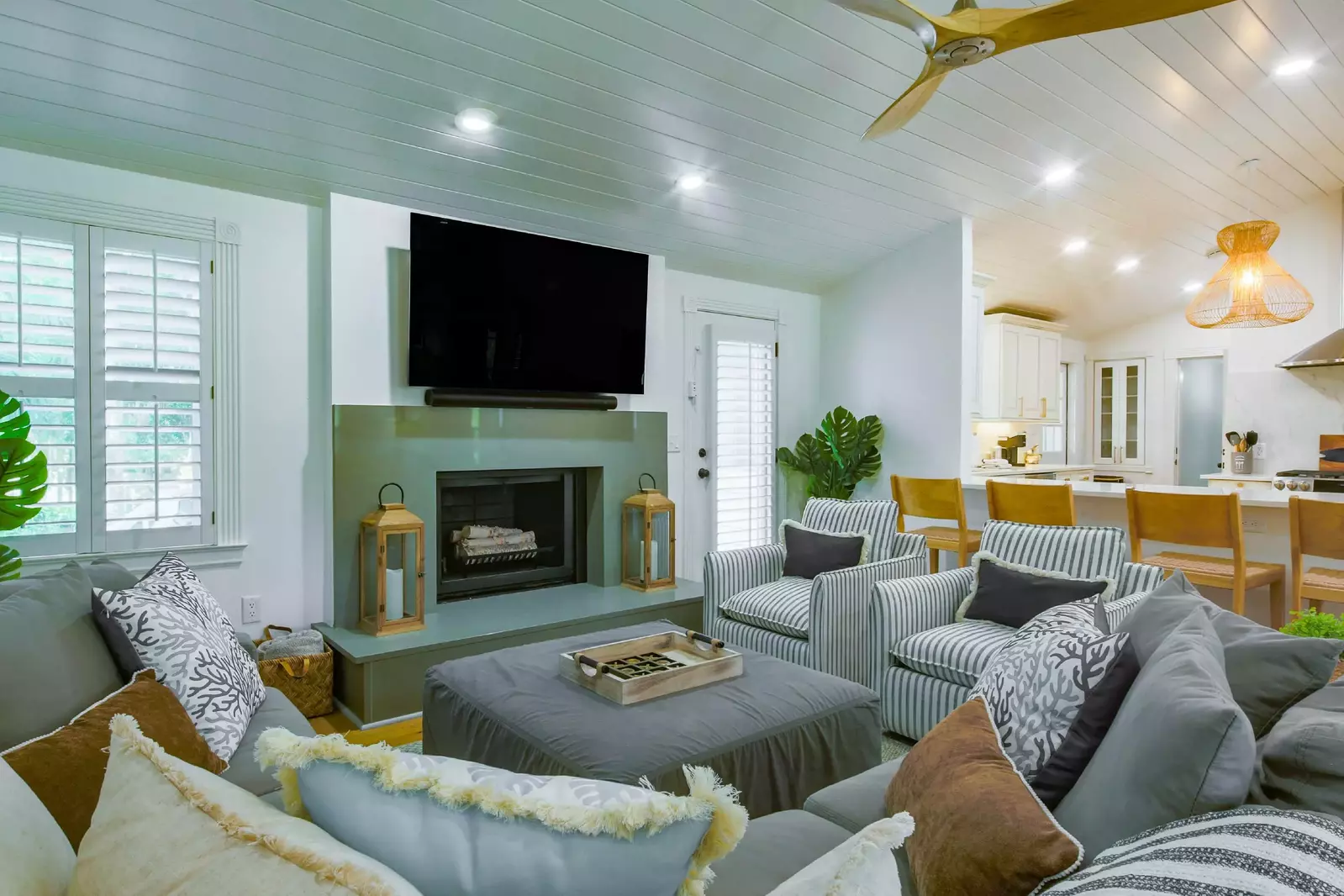 Twenty-One Palms is a beautiful, tropical oasis beach house on Isle of Palms.