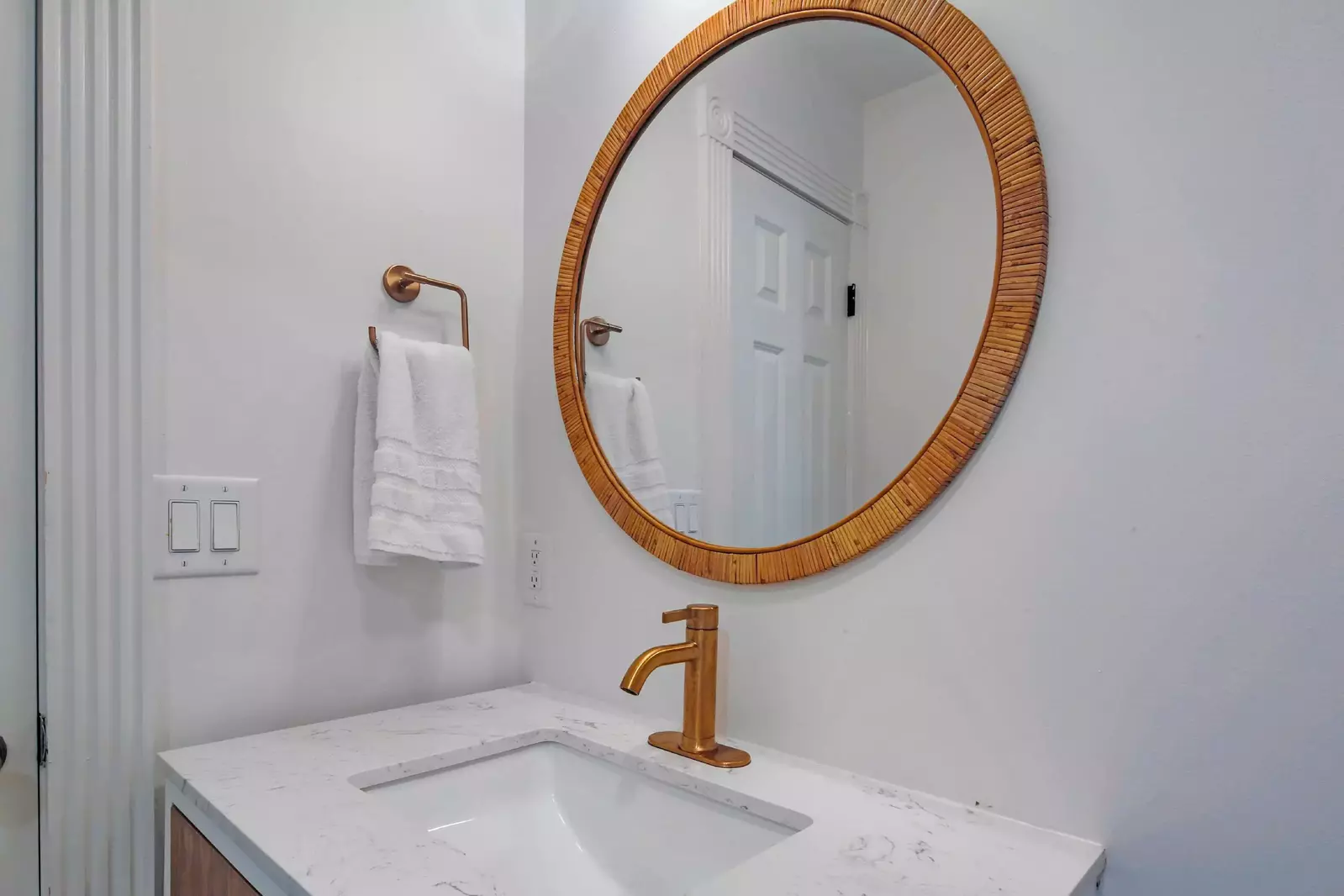 This hallway bathroom features a beautiful vanity.