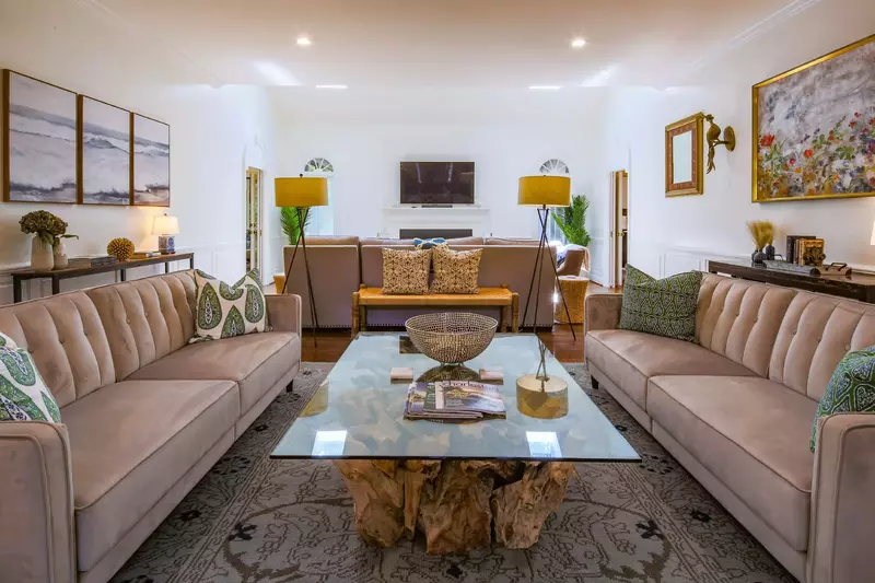Burroughs Hall is a comfortable, beautifully decorated home in Vanderhorst Plantation in Kiawah Island Resort.