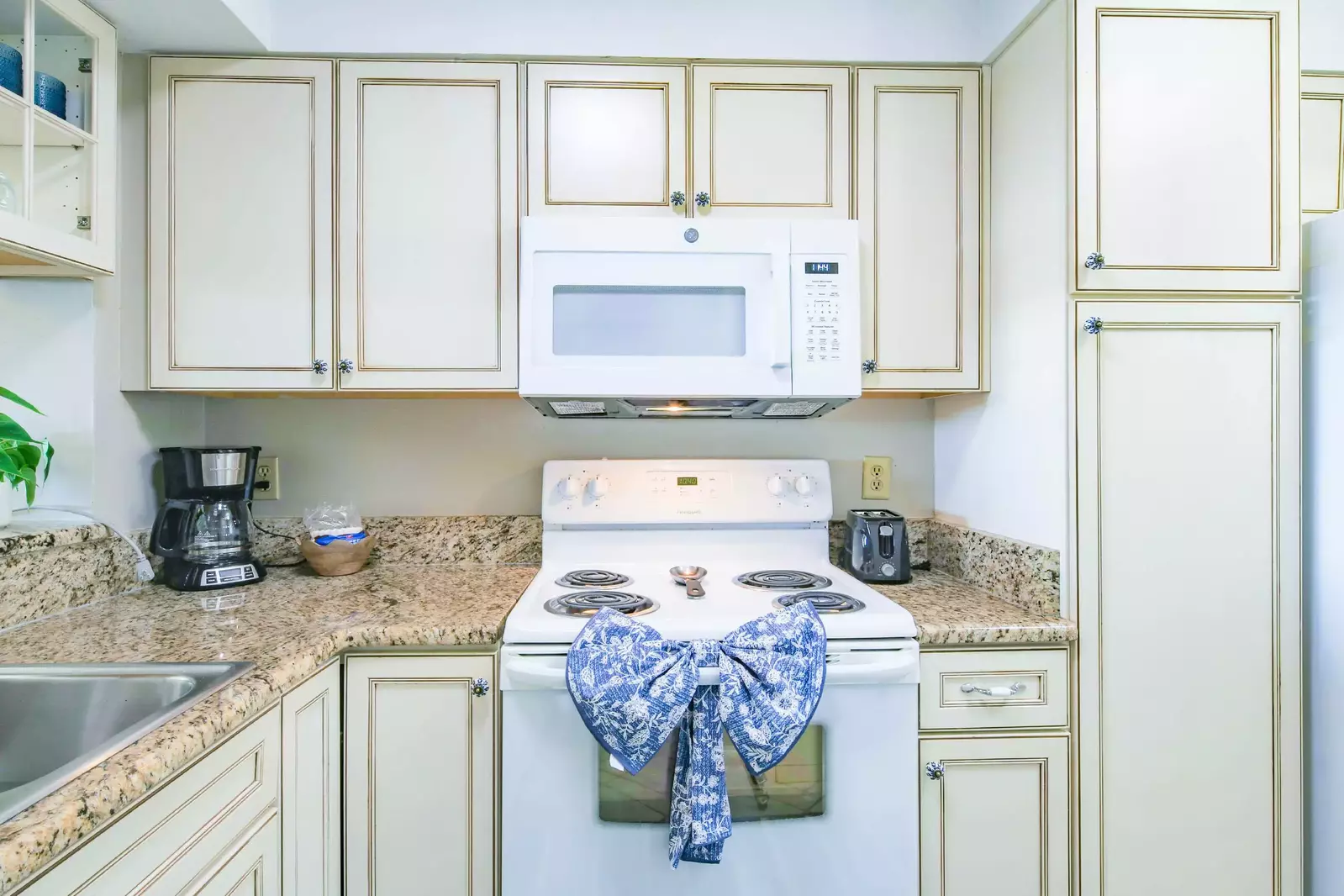 There's plenty of room to prepare your family's meals within the kitchen.
