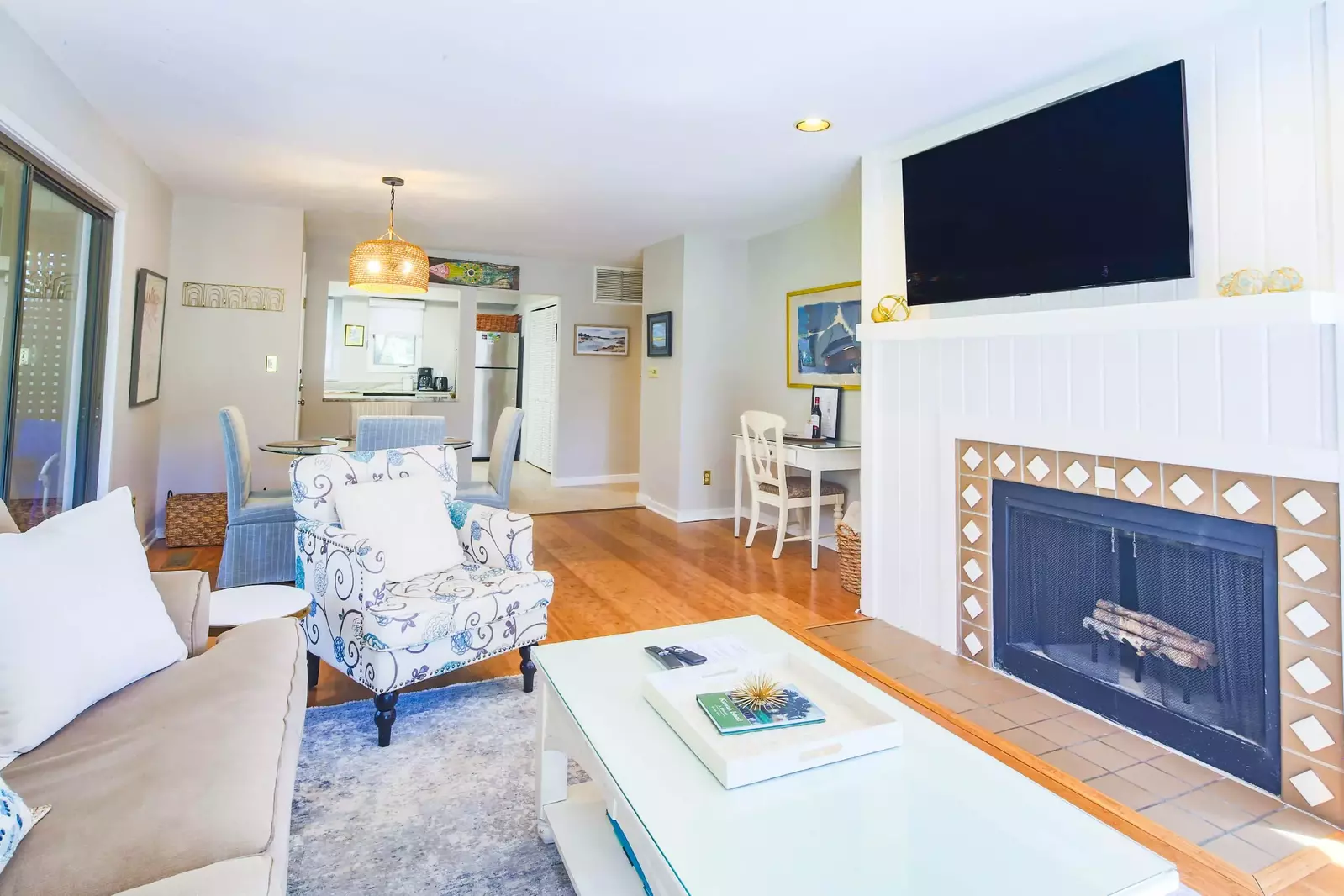 Please note that the fireplace is not available for guest use.