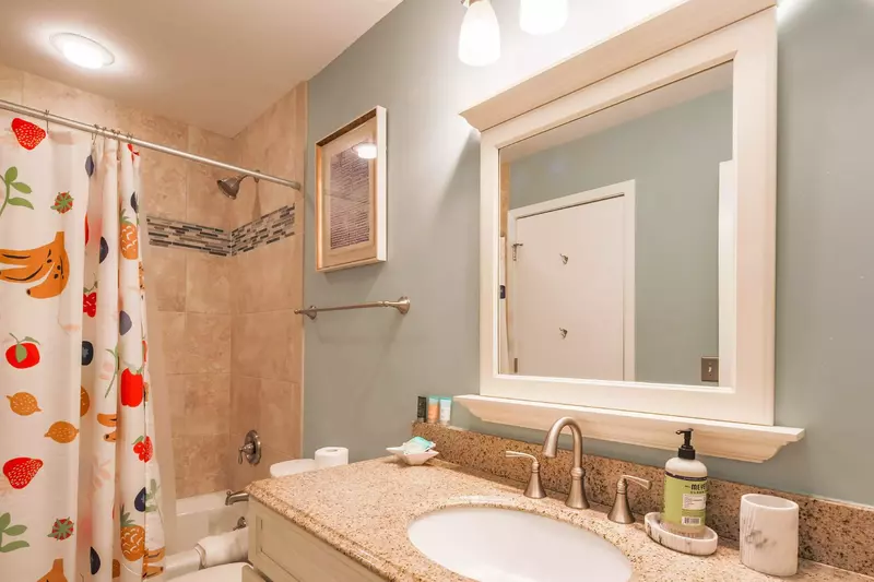 This hallway bathroom has also been recently renovated.