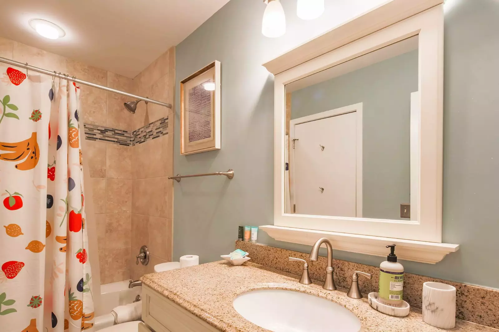This hallway bathroom has also been recently renovated.