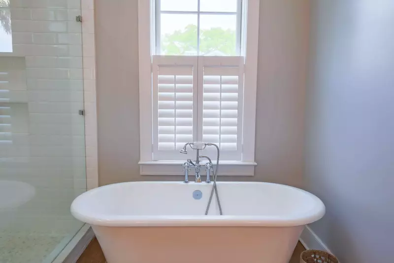 Yes, you will have time for a luxurious & peaceful soak in this heavenly tub!