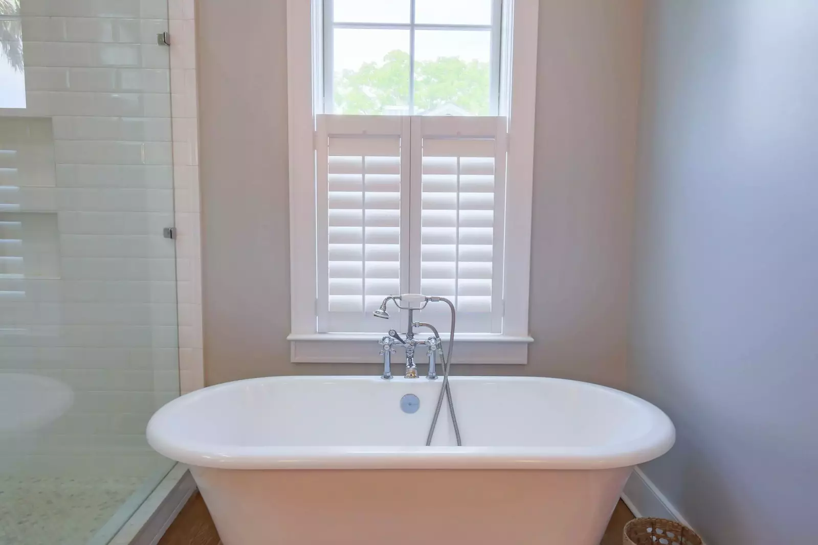 Yes, you will have time for a luxurious & peaceful soak in this heavenly tub!