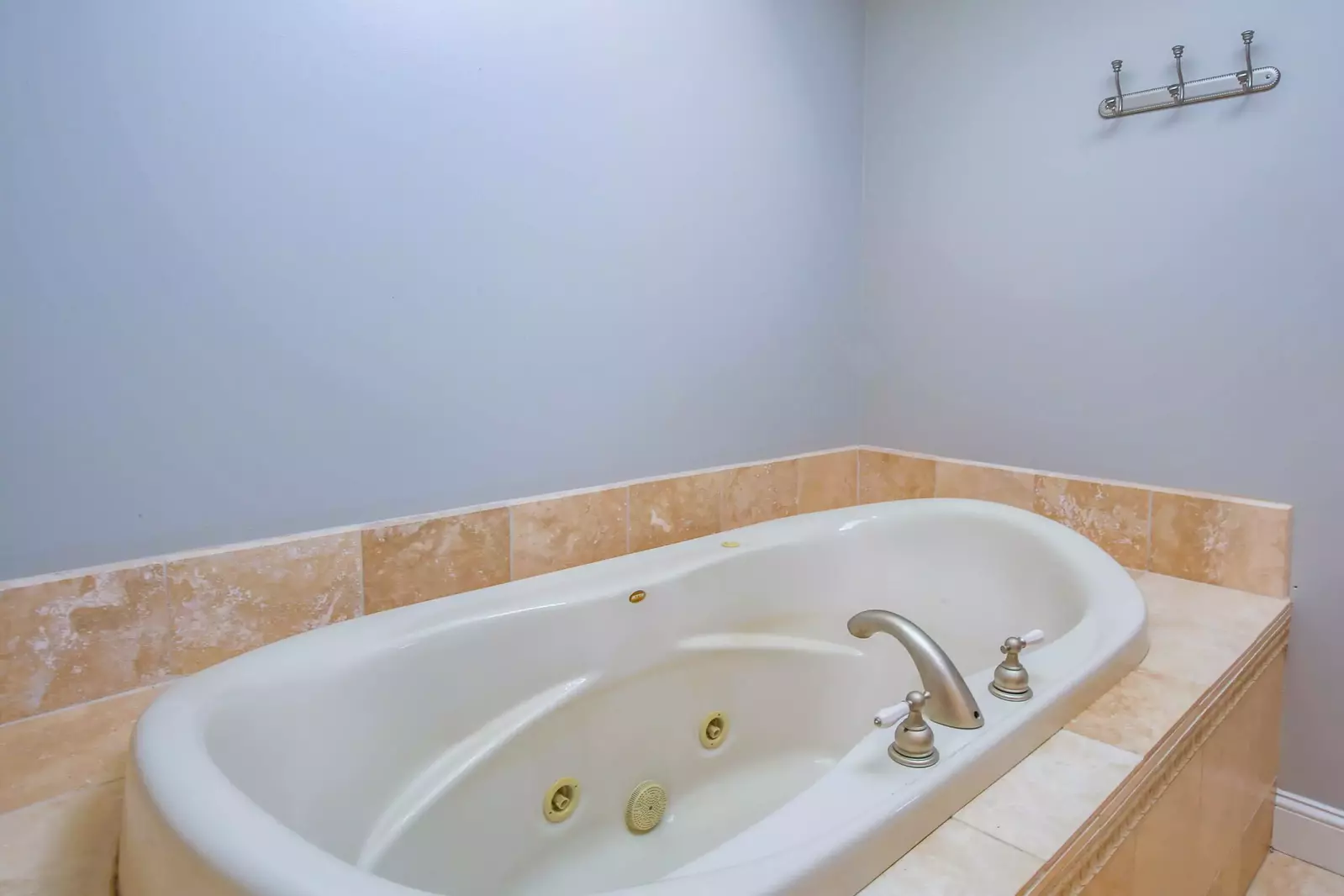 The en suite bathroom also features this soaking tub.