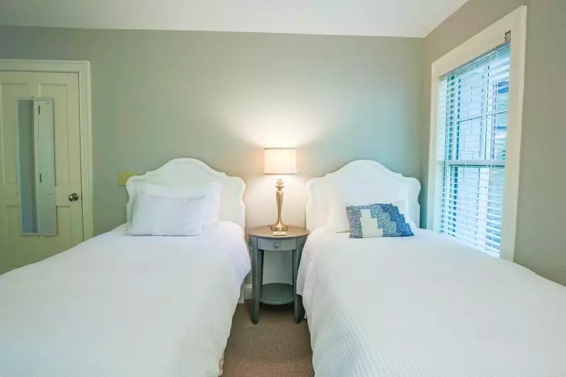 This bedroom also has an en suite bathroom.