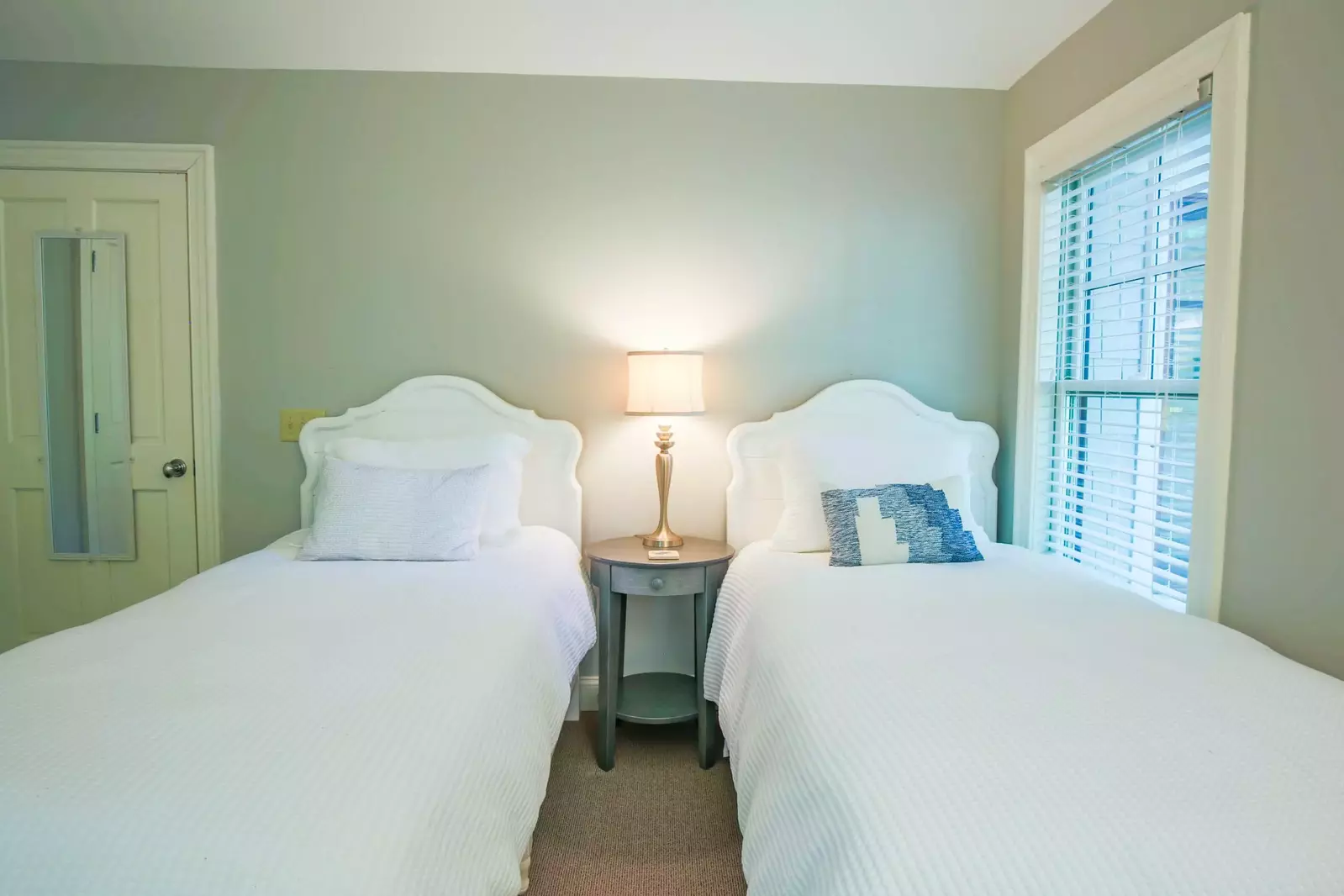 This bedroom also has an en suite bathroom.