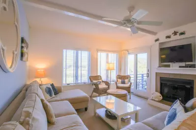 Laguna Operetta is a comfortable, 3 bedroom Windswept villa.