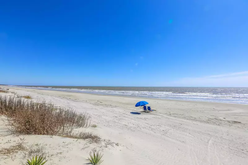 Best of all, Laguna Operetta is a mere few minutes walk to the gorgeous Kiawah Island beach.