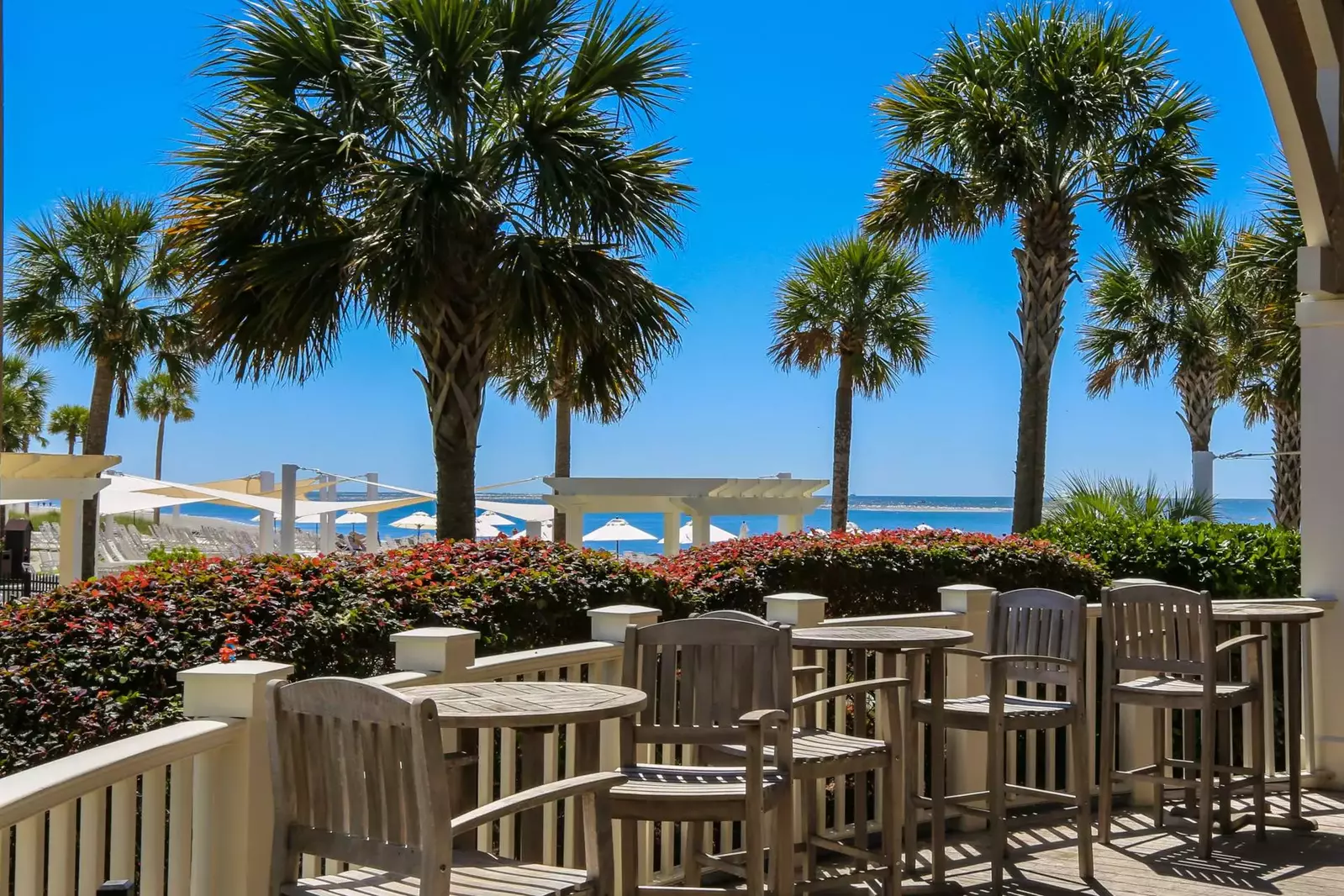 Guests of Whispering Palms may also obtain (with additional fees) amenity cards to access the Seabrook Island Club amenities.
