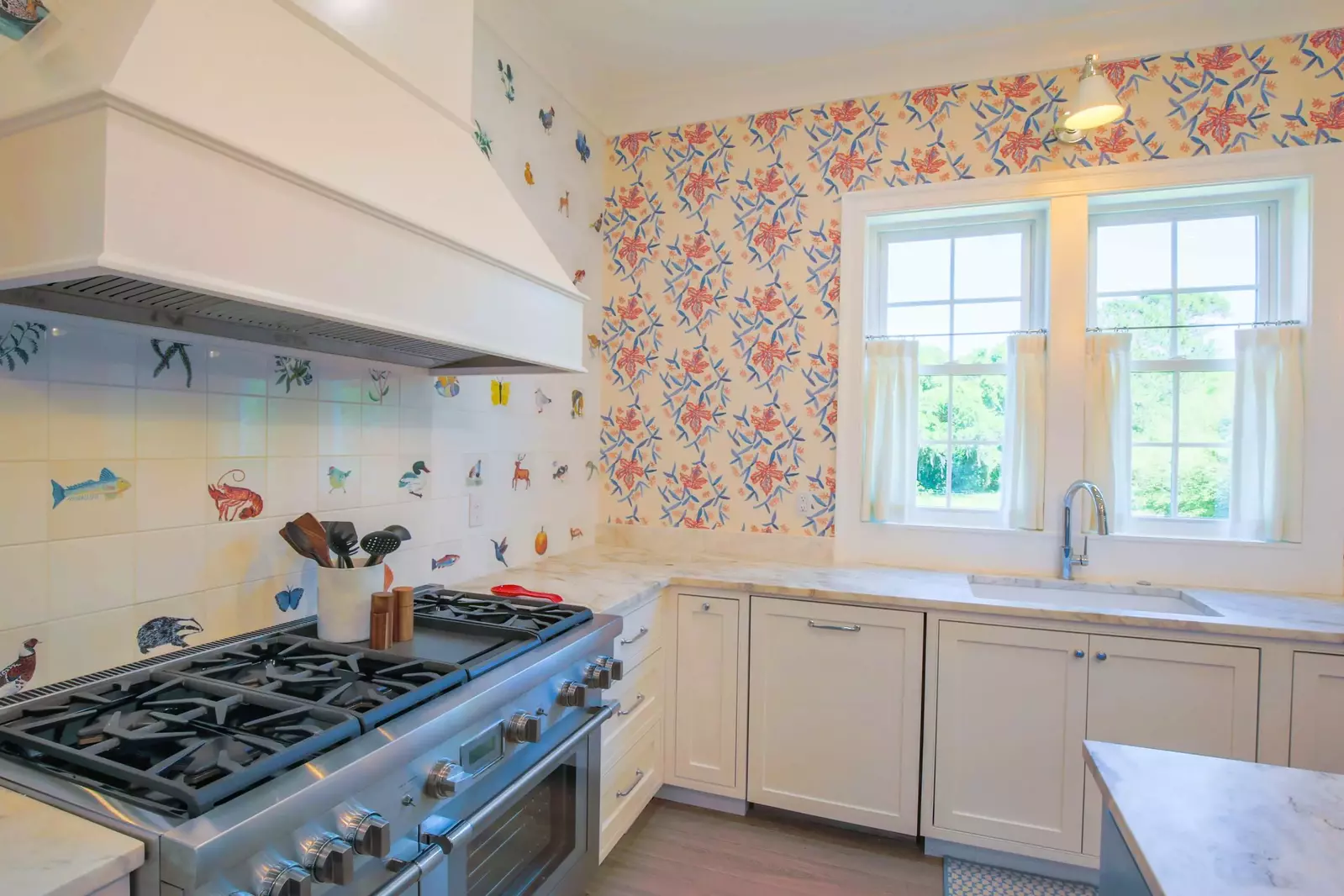 There's plenty of room in the kitchen for you to prepare & enjoy your family's meals.