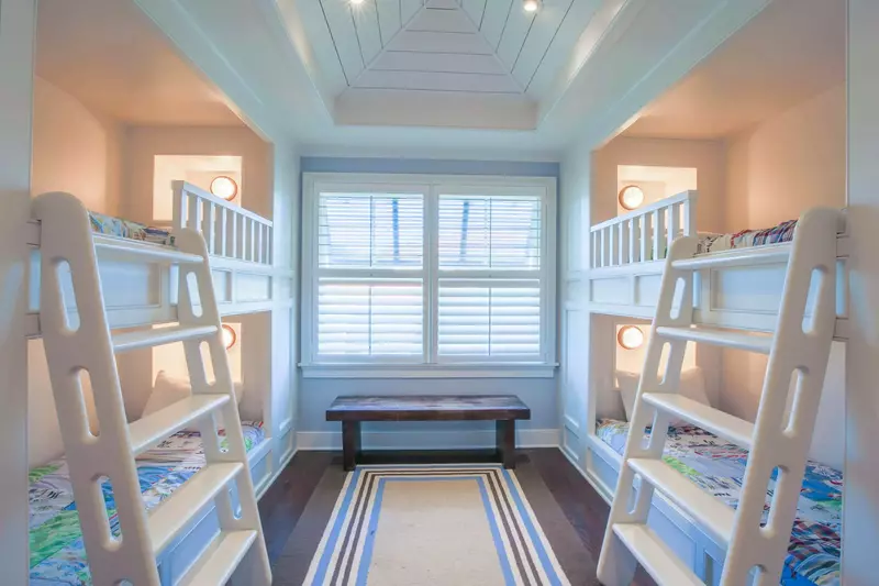 Your kids will swoon over this bedroom with built-in bunkbeds!