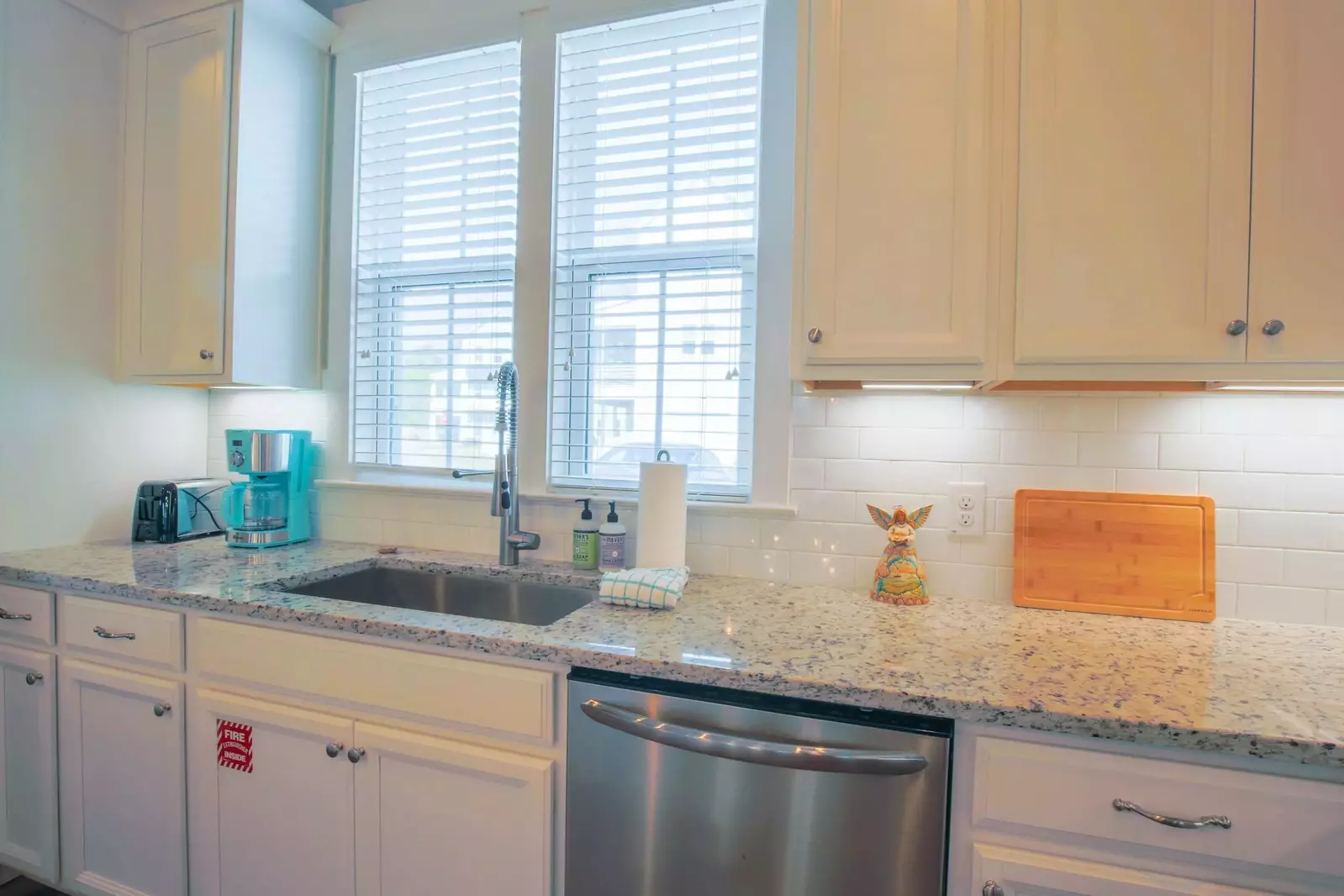 There's plenty of room in the spacious kitchen to prepare your family's meals.