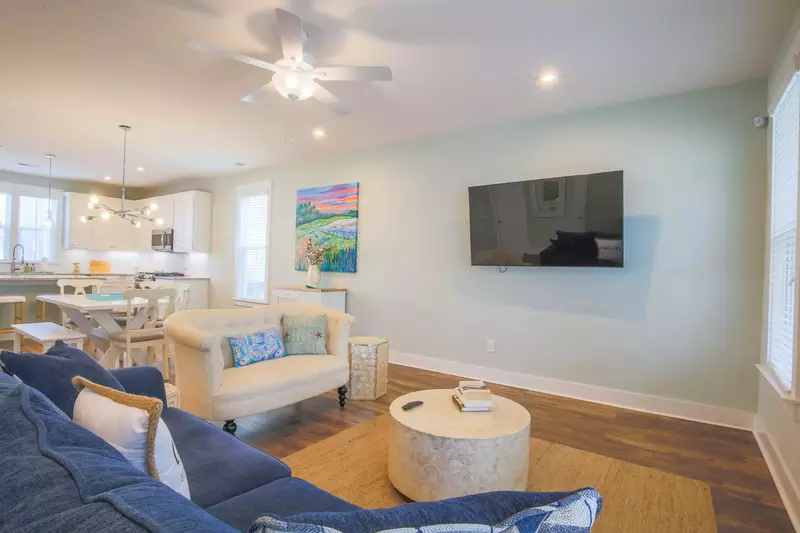The open floor plan layout on the lower level makes it easy to interact with your family or friends.