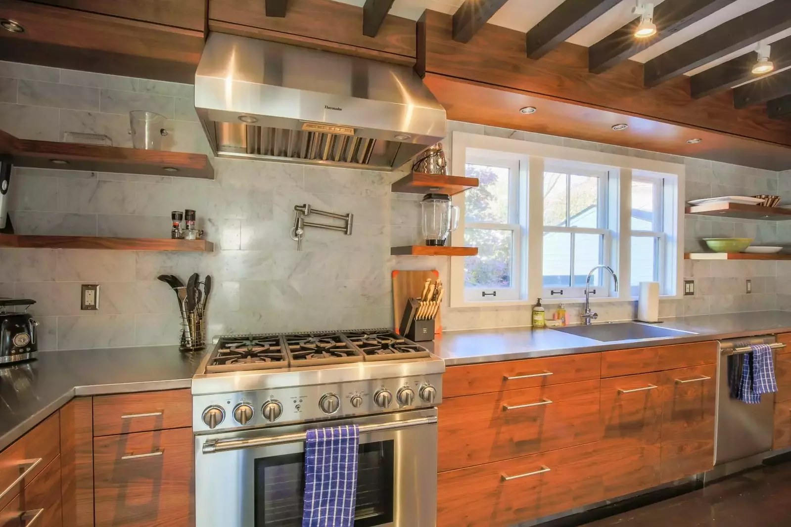 There's plenty of room within this spacious kitchen to prepare your family's meals.