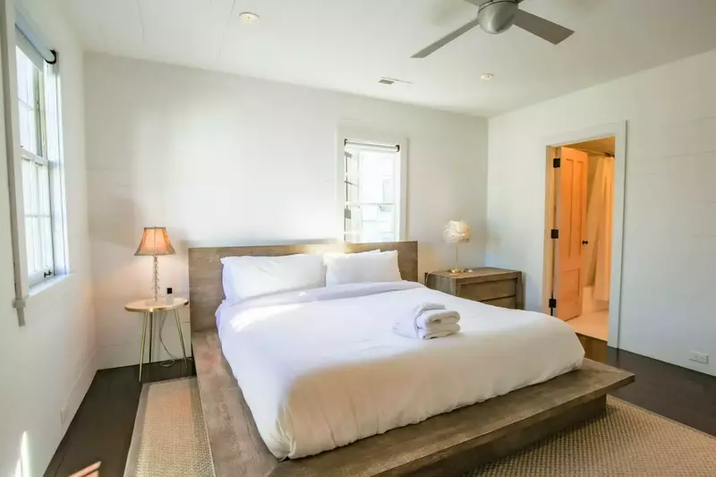 This bedroom also has an en suite bathroom.