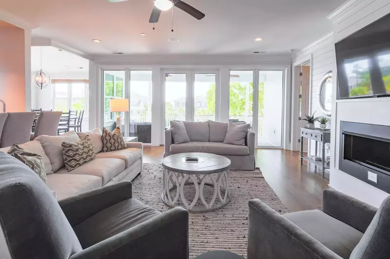 With its living room, kitchen & dining room on the second floor, Sea Gem receives wonderful natural light.