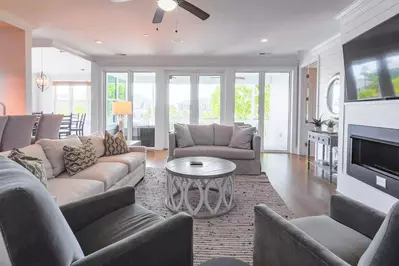 With its living room, kitchen & dining room on the second floor, Sea Gem receives wonderful natural light.