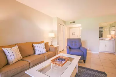The hallway near the front door leads to both bedrooms.