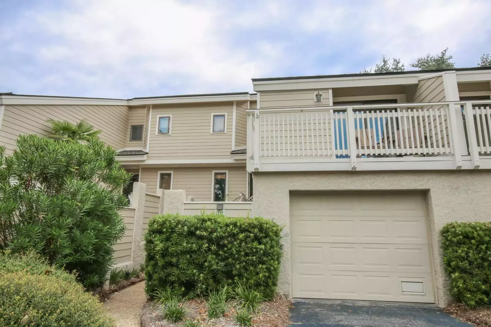 Follow the sidewalk from the driveway, past the outdoor shower to the Fairway to Heaven front door.