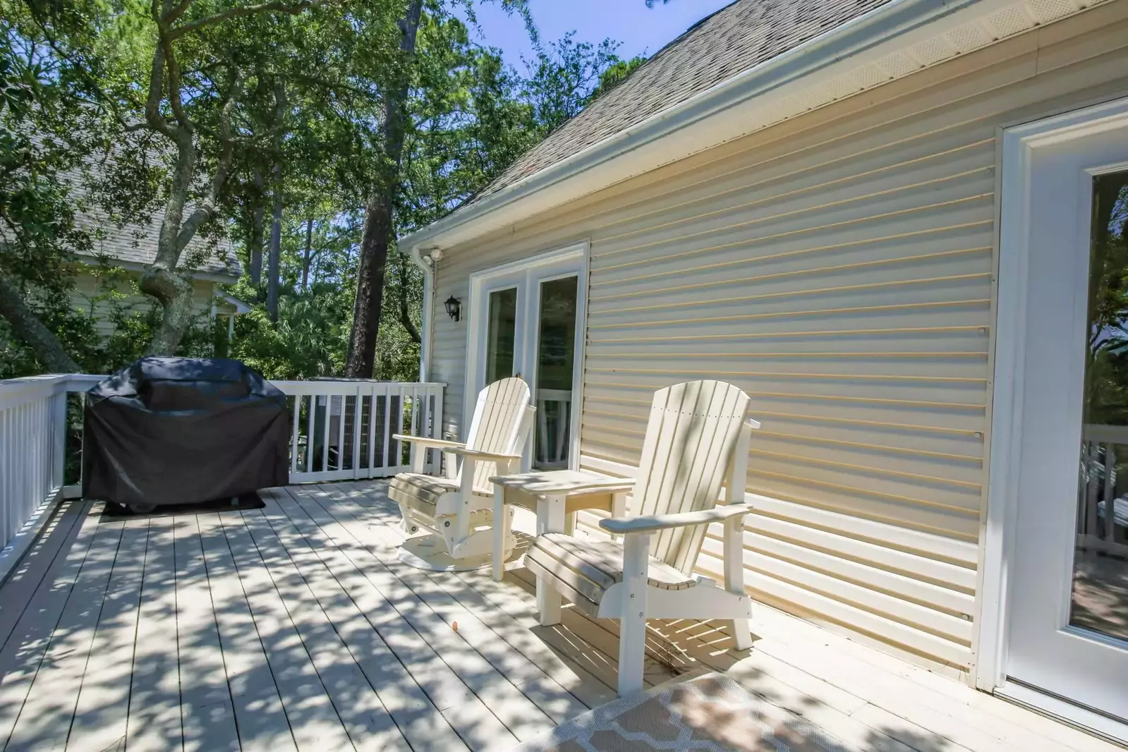 Guests of Heron Hideaway are welcome to use the propane BBQ grill on the back deck.