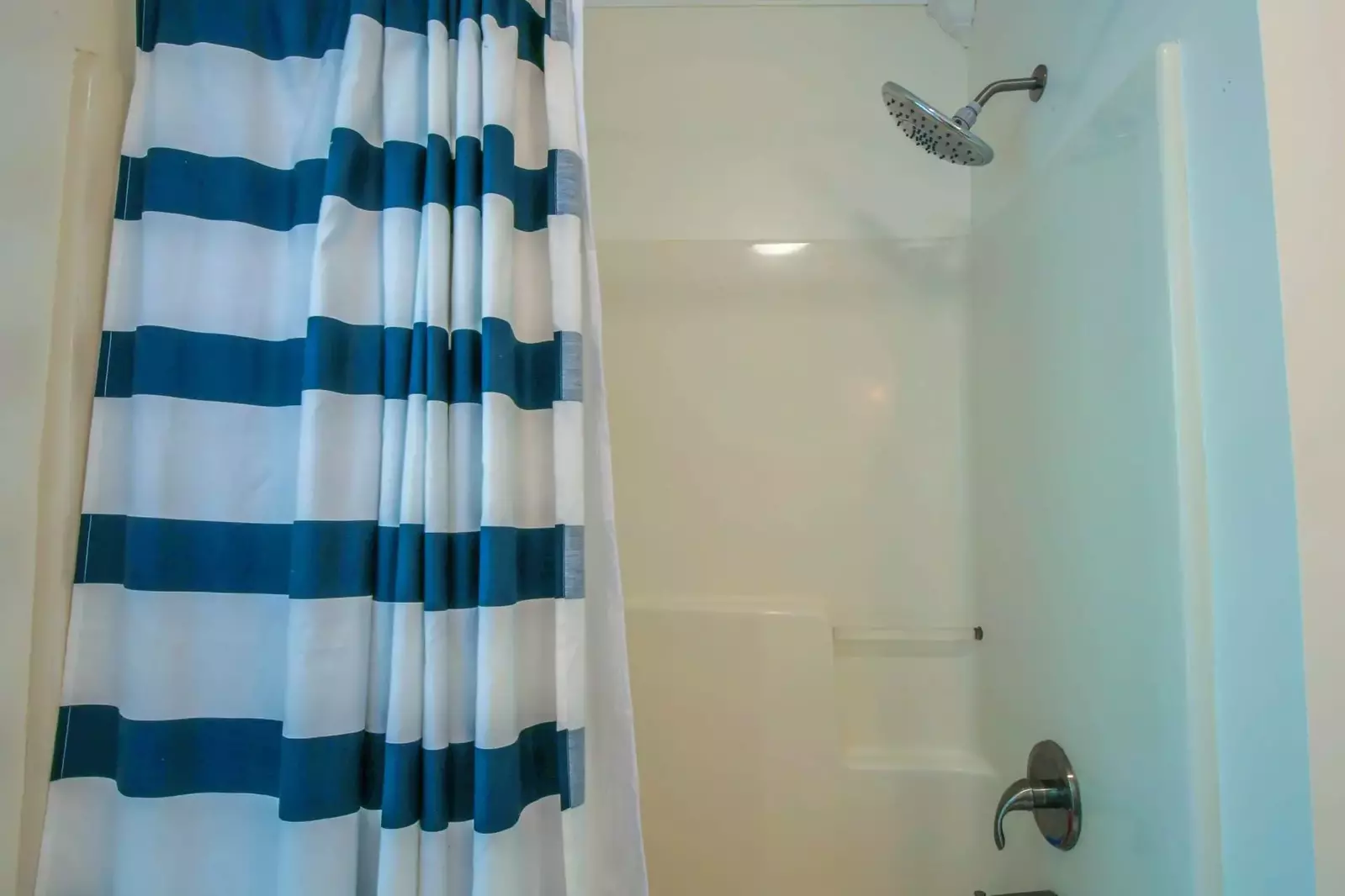 The lower level bathroom also has a shower/tub combo.