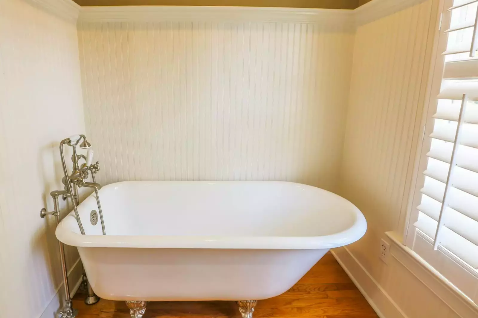 The downstairs en suite bathroom also features a clawfoot bath tub.