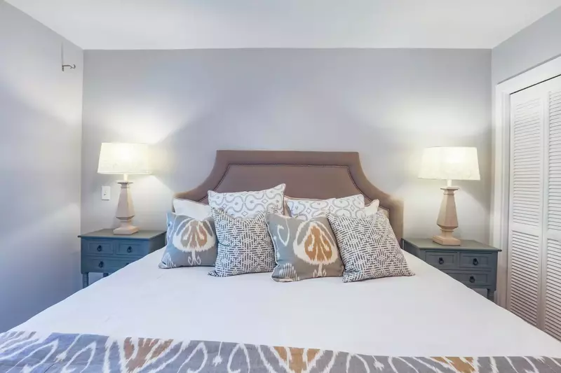 The king bed is flanked by night stands with reading lamps.