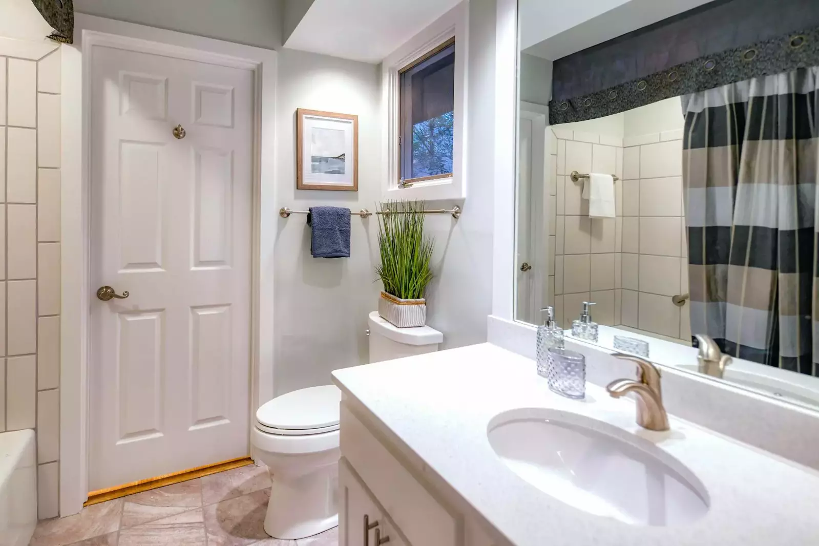 This Jack & Jill bathroom is shared by the two guest bedrooms.