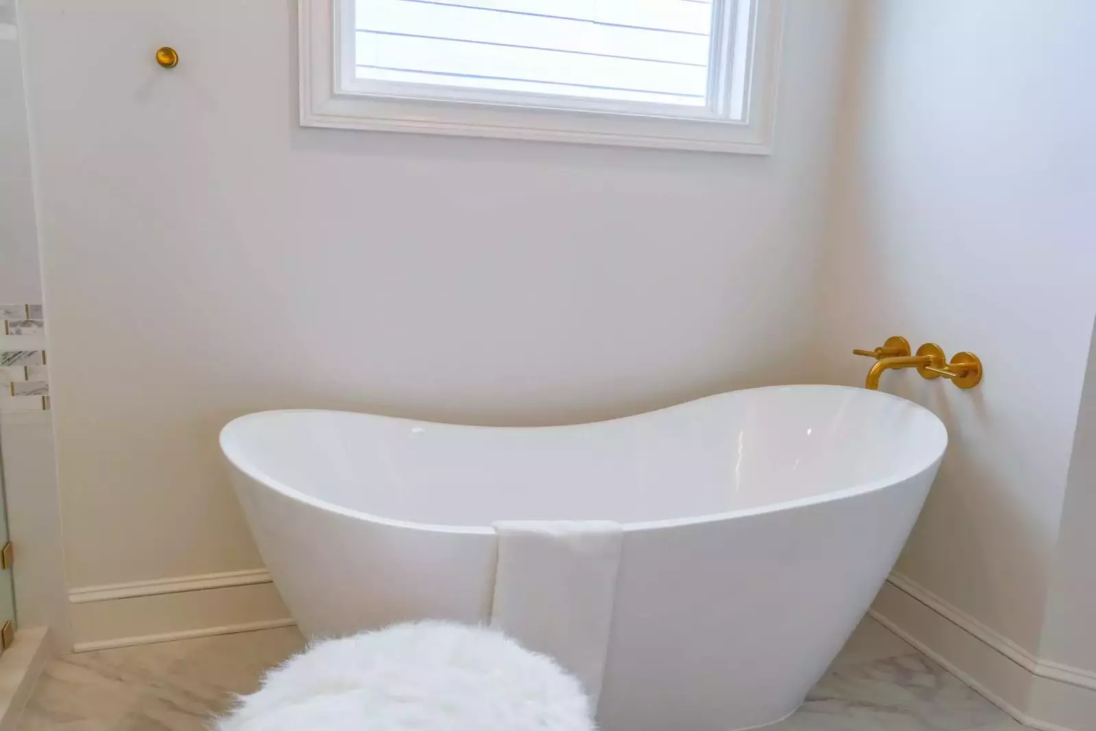 Rinse away all your stresses in this soaking tub in the master bathroom.