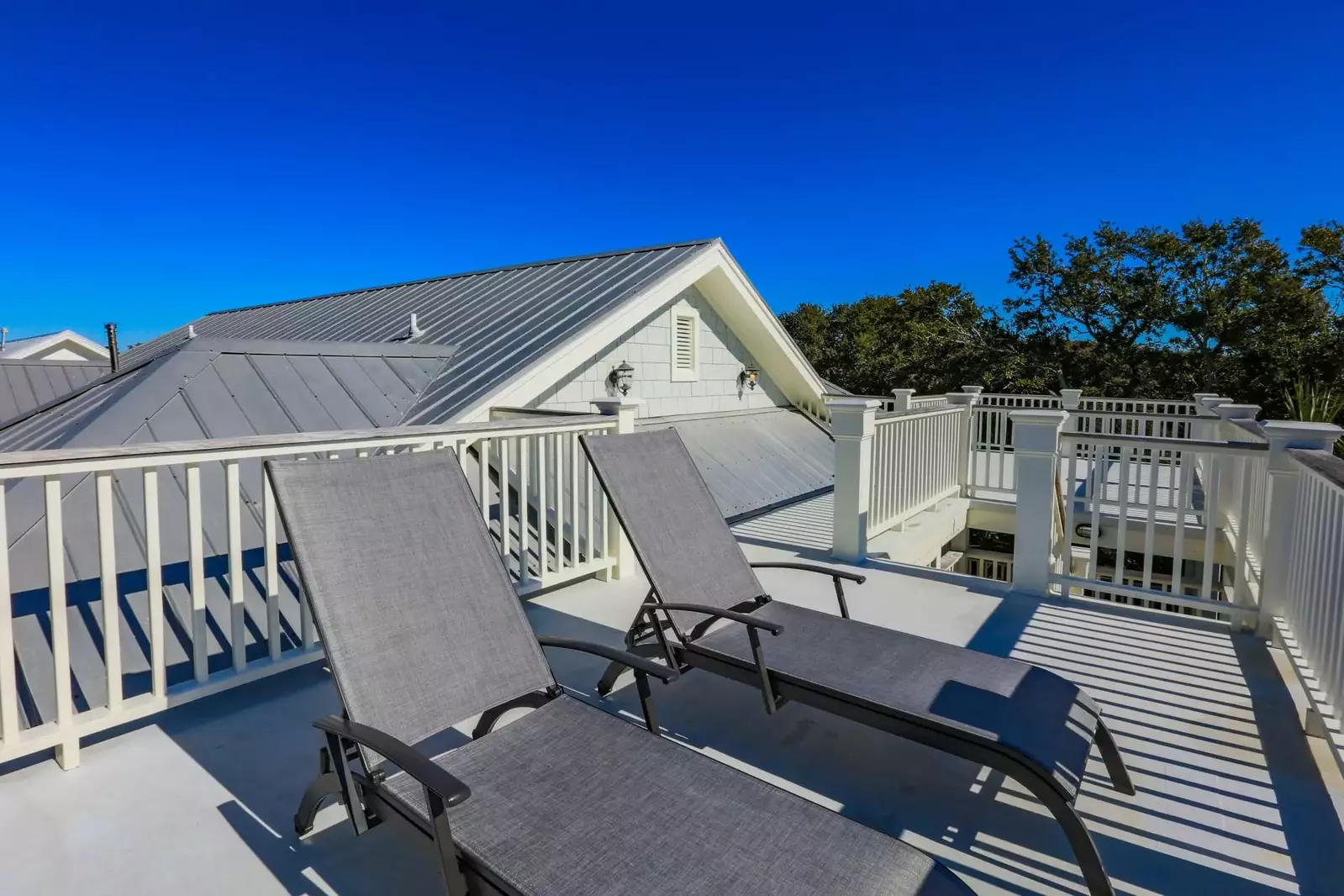 Head on up to the roof deck to enjoy some sunshine & sea breezes.