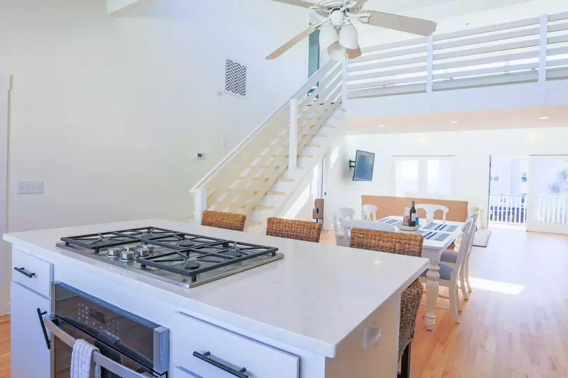 The open floor plan makes it easy to interact with your family & friends.