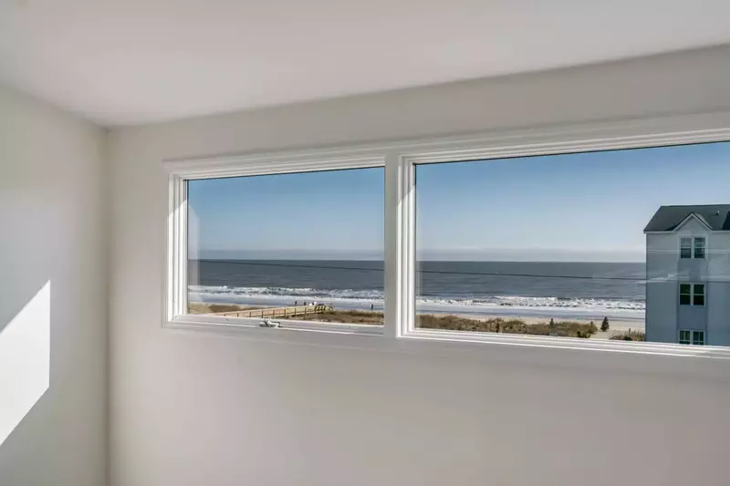 You can also see the ocean from the walkway between the two upstairs bedrooms.