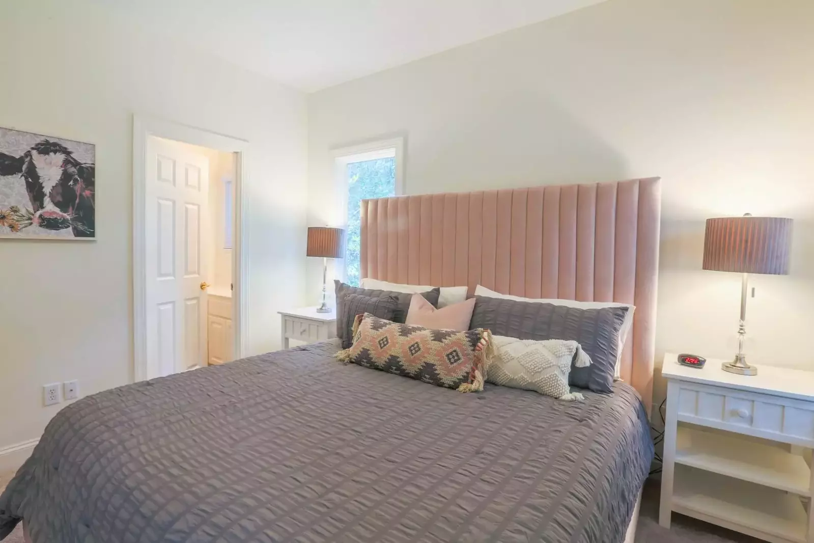 This second master bedroom also has an en suite bathroom.