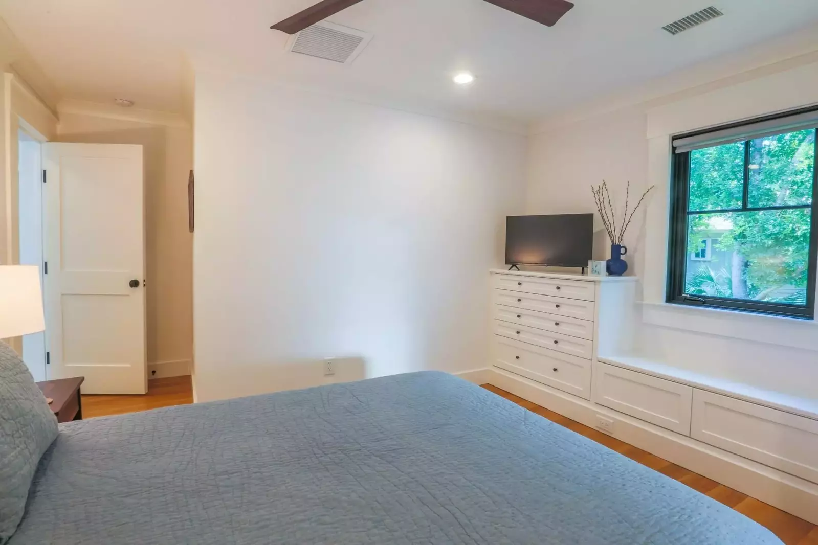 There is also a built-in dresser, window seat and a smart TV.