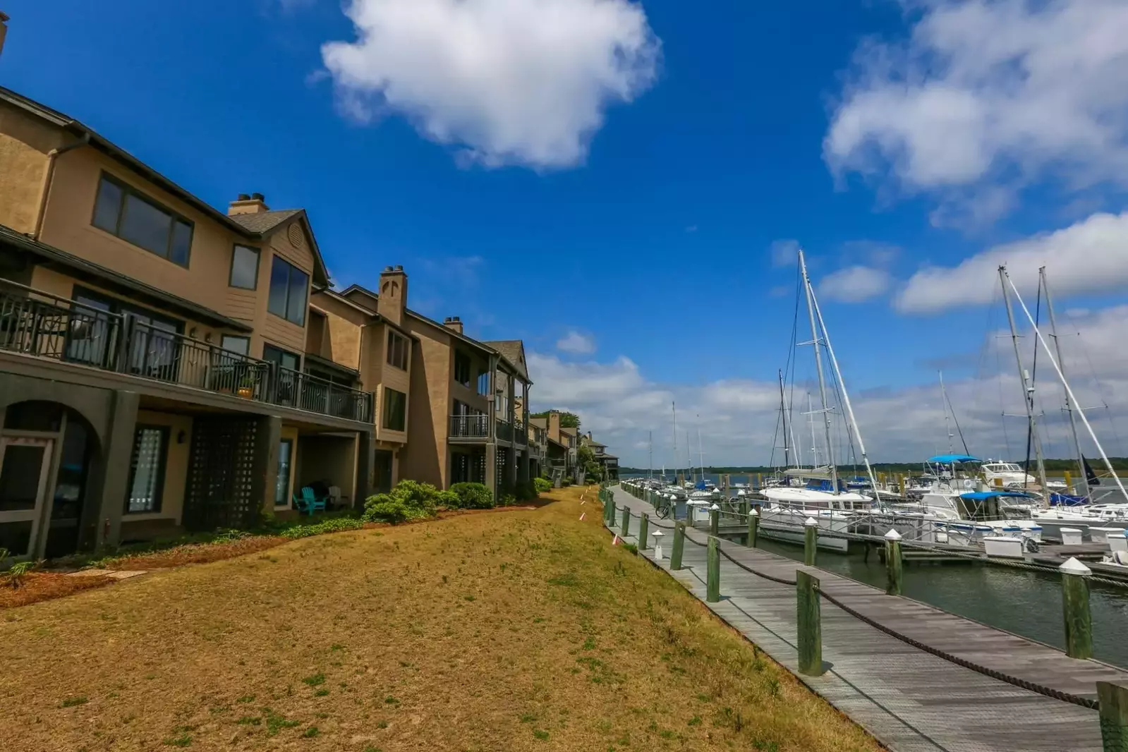 It is an easy stroll from Bohicket Marina Condo down the marina boardwalk to the restaurants, shops, salons, and spa.