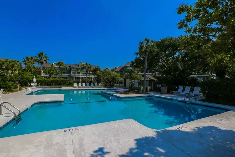 Guests of Walking on Sunshine are welcome to access & use the Mariners Walk community pool.