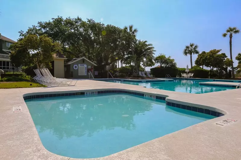 The Mariners Walk community pool area also has a kiddie pool!