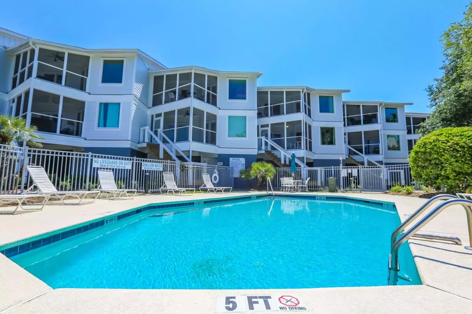 Guests of Sunny Side Up may access The Moorings' community pool.